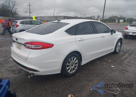 2018 Ford Fusion S z USA, uszkodzony, nr VIN 3FA6P0G78JR195720